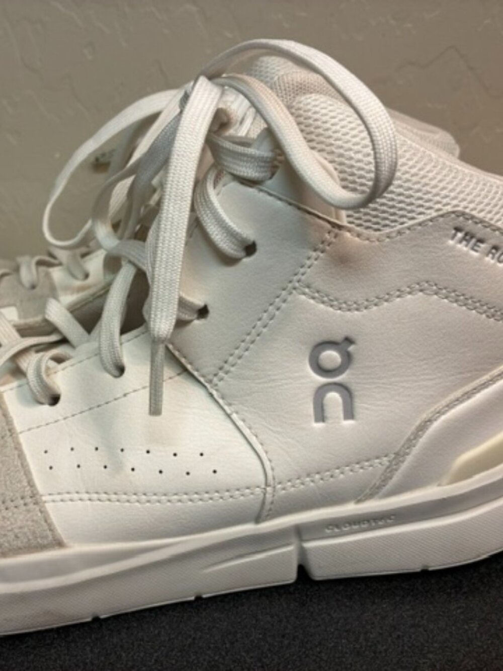 On Cloud The Roger Clubhouse Shoes Mens 10 White Sand Mid Top Sneakers
